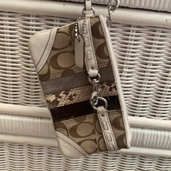 Coach snake print white wristlet - Picture 1 of 3